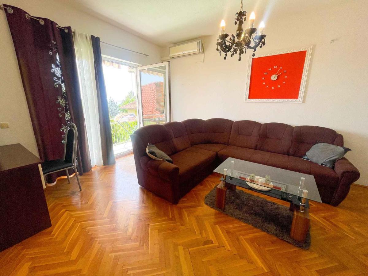 In 42057 Apartment Dramalj